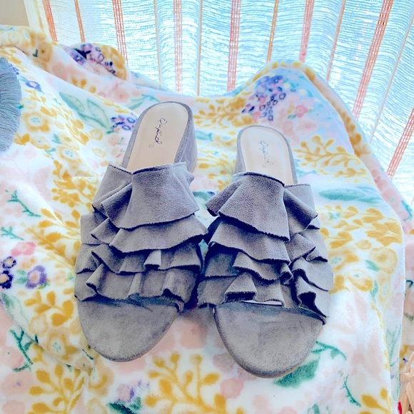 ๐So_StylishยปButtery_Soft Taupe Suede Ruffles Open-Toe Mules w/Low Block Heels - Picture 3 of 16